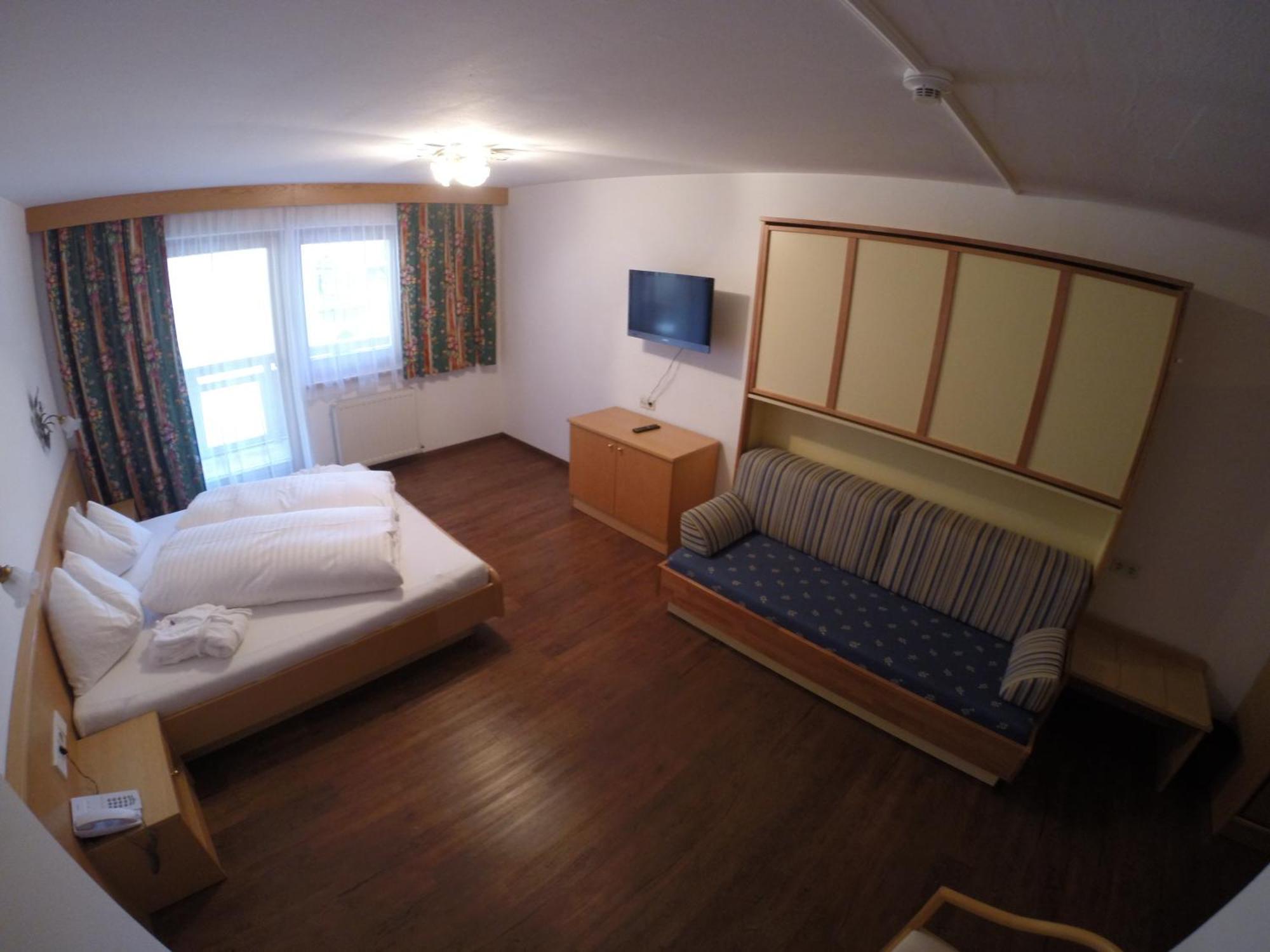 Hotel Alpina Saalbach-Hinterglemm Oda fotoğraf