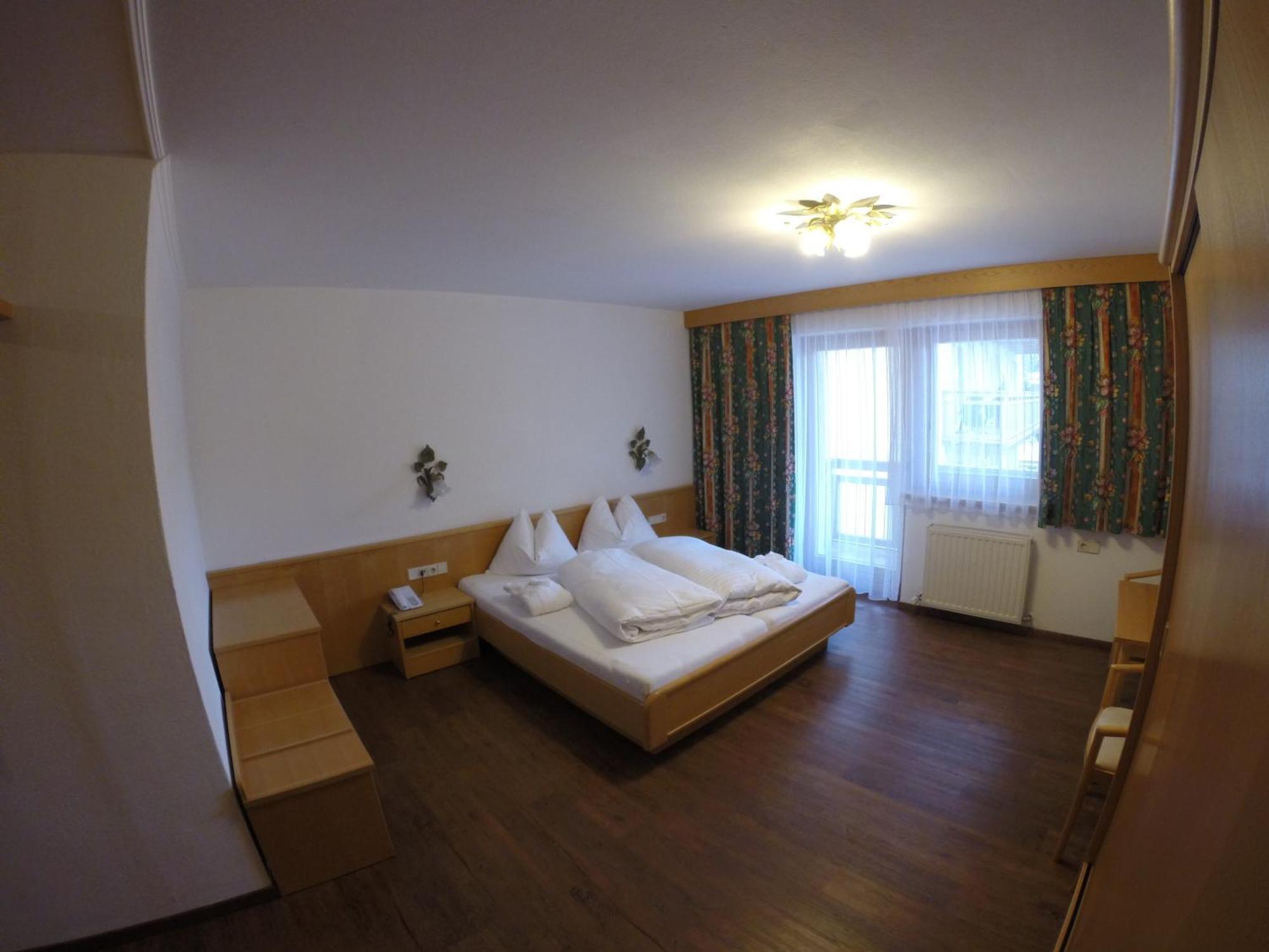 Hotel Alpina Saalbach-Hinterglemm Oda fotoğraf